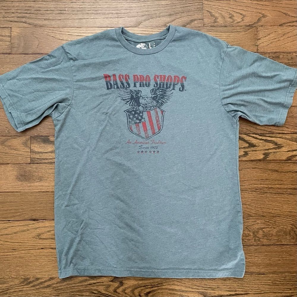 Bass Pro Shops T-shirt • size Large
